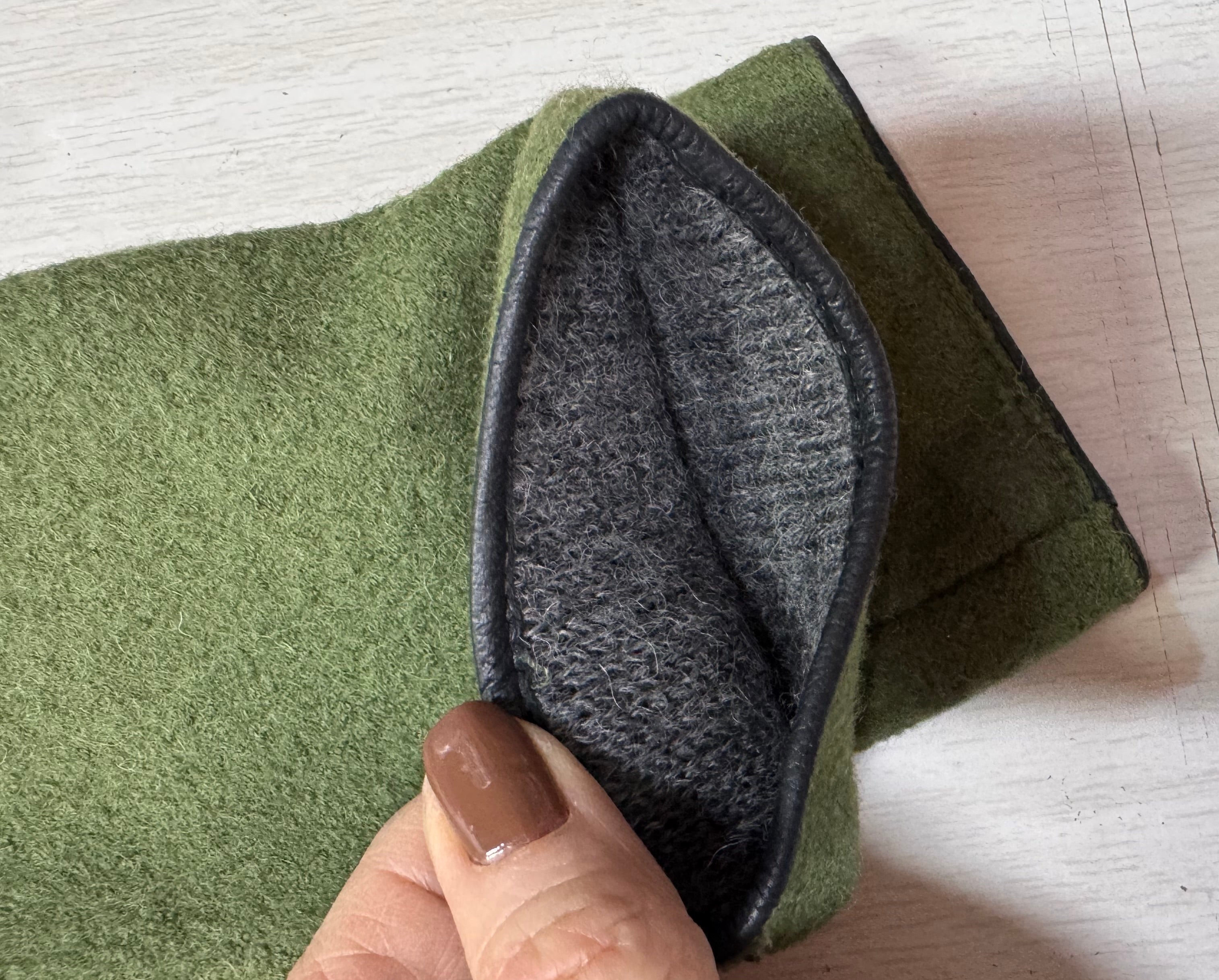 Felted Gloves Green: SAMPLE