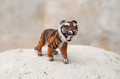 Grand Tiger Cub Showpiece