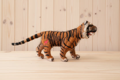 Grand Tiger Cub Showpiece