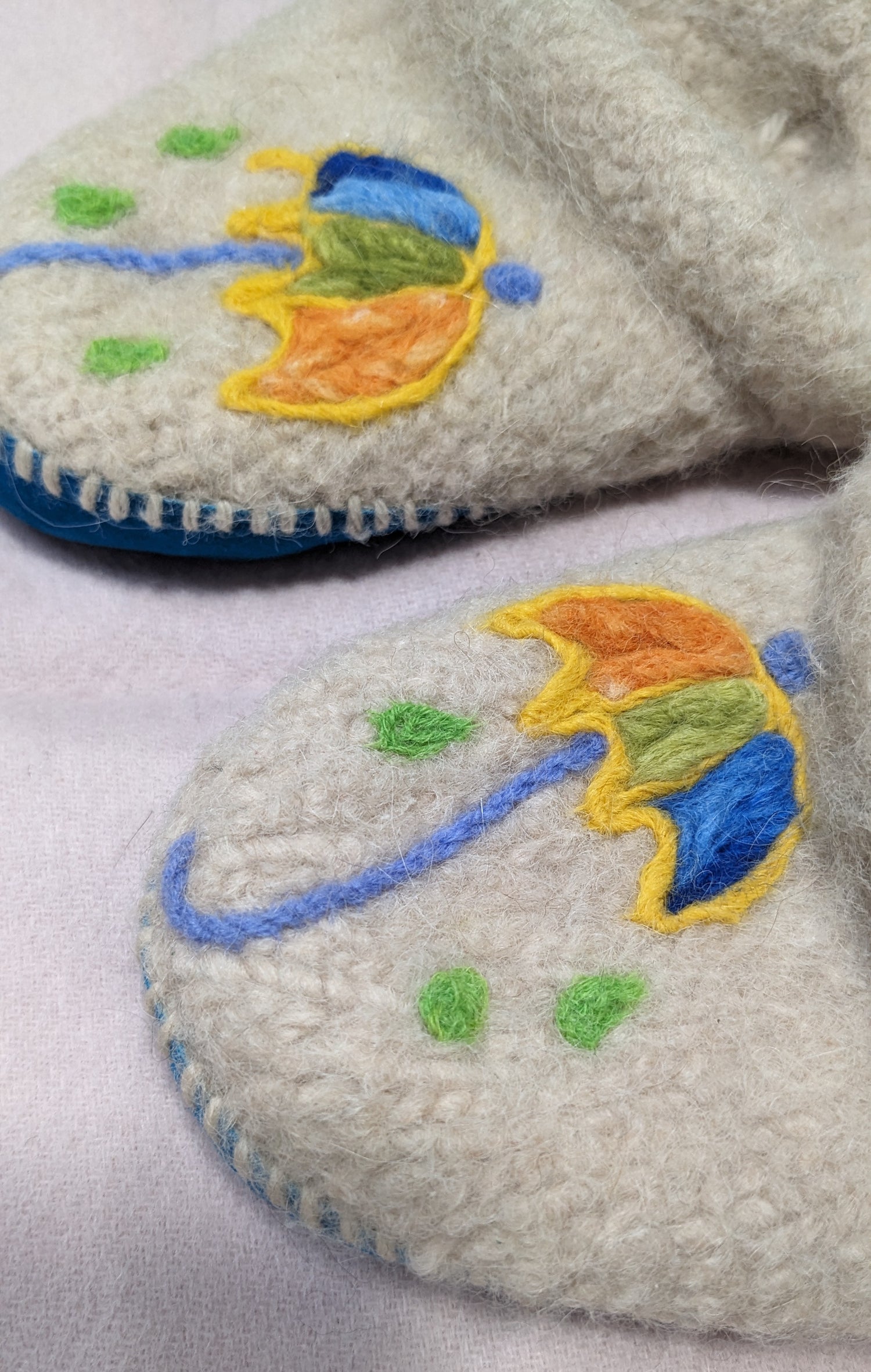 Slipper w/ Embroidery - umbrella