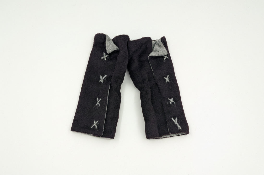 Suri Fingerless sleeve: SAMPLE